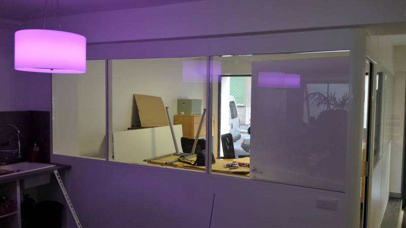Installer une cloison démontable adaptée aux bureaux et call center à Marseille