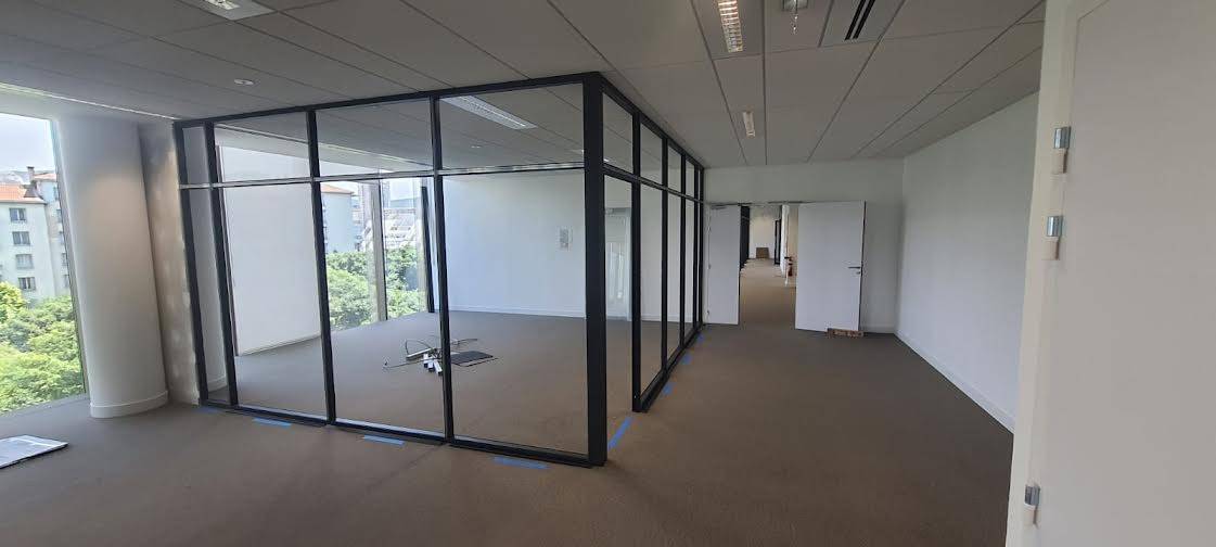 Réalisation de faux plafond de bureau Toulon dans le Var