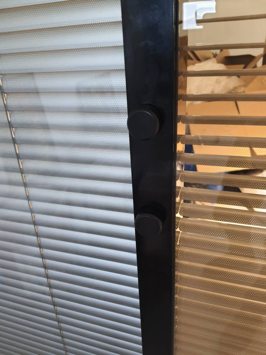 Installation de cloisons double vitrage à Marseille dans les Bouches-du-Rhône