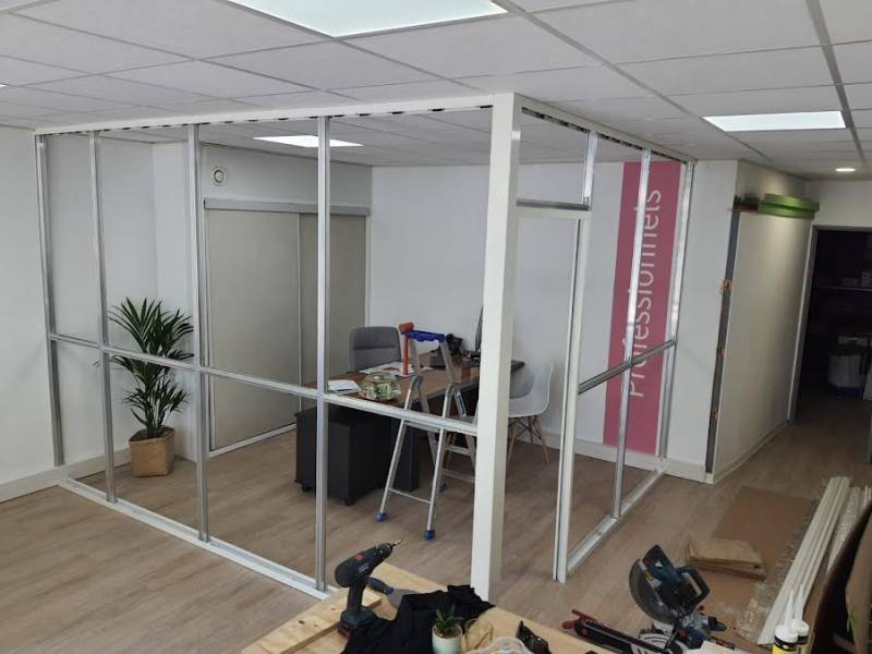 Création de bureau en cloisons amovibles semi-vitrées à Aix en Provence