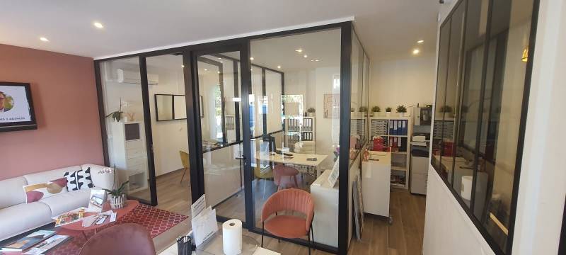 Cloison amovible style verrière chez Agence Immobilière les 3agences à Cavalaire