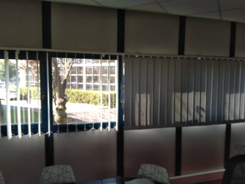 Installation de stores californiens sur le site de Sully Group à Aix en Provence