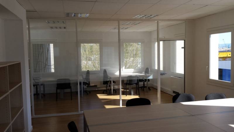 Vitrophanie pour cloison amovible vitrée pour professionnel à Aix en Provence