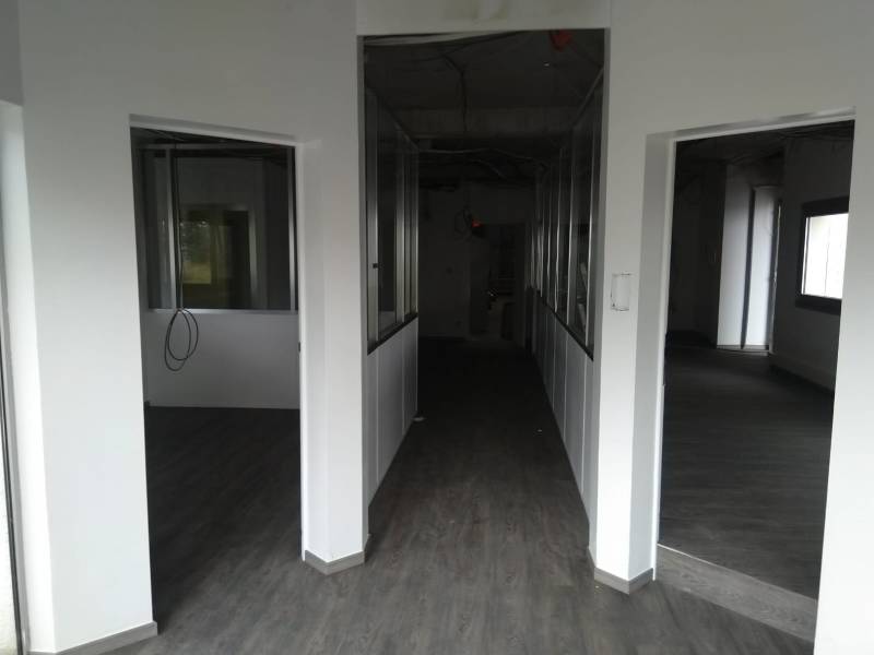 Travaux de rénovation entreprise sol pvc effet parquet Agen