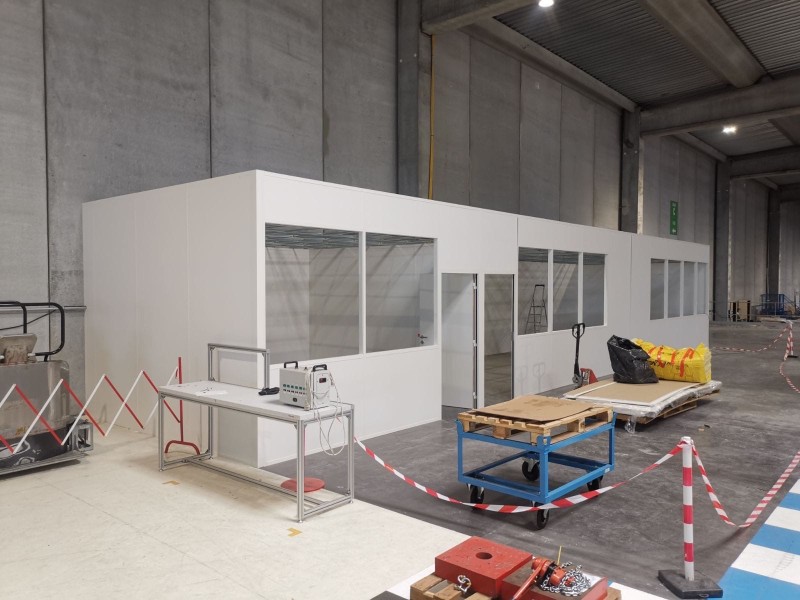 Chantier de création création d’une salle de réunion et d’un open space pour la société ADF à Vitrolles