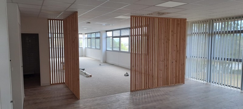 Réalisation d’exception dans les bureaux de  la société Keyrus à Aix-en-Provence avec la pose de cloisons claustra