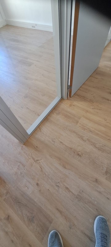 Nation Cloison réalise la rénovation du sol pour l'entreprise HA1 à Marseille, pose de lames PVC