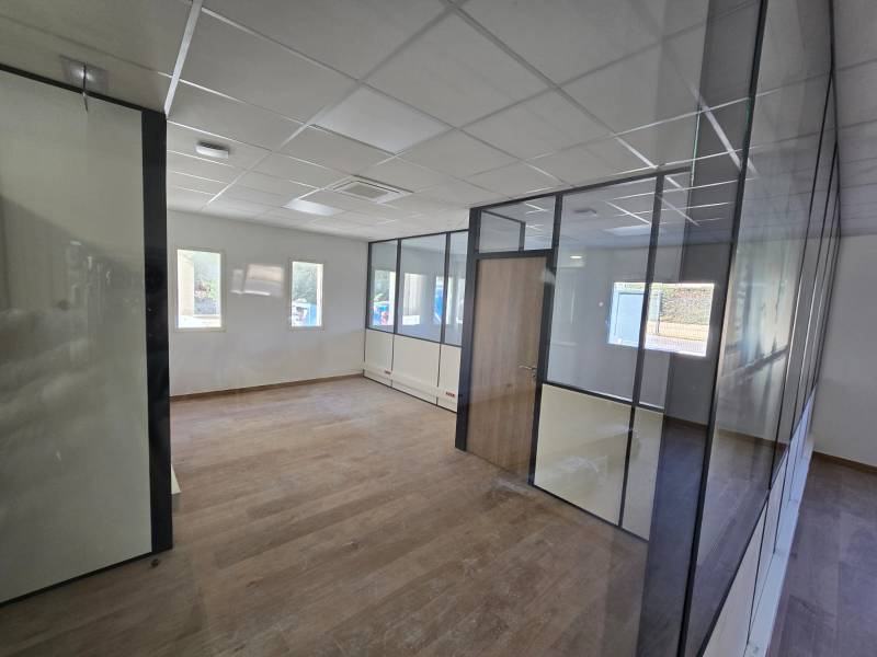 Rénovation de bureaux avec des cloison ABCD International à Aix