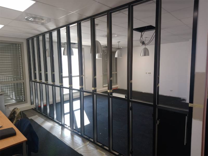 Fin de chantier pose de cloison vitrée verriere type atelier