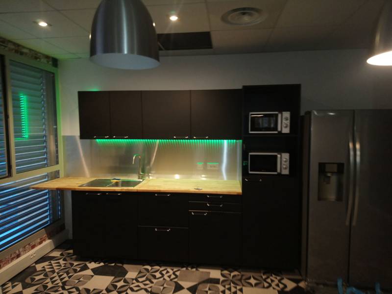 Aménagement de locaux , pose coin cuisine pour le groupe GFI à Aix en Provence