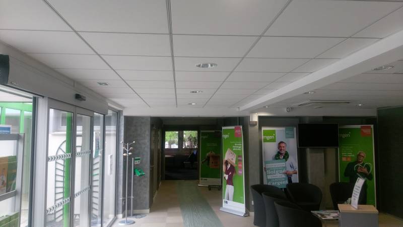 faux plafond à l'ossature en joint creux et dalle afleurente blanche à Renne