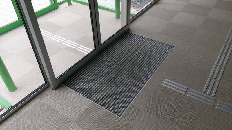 Pose de sol à Istres