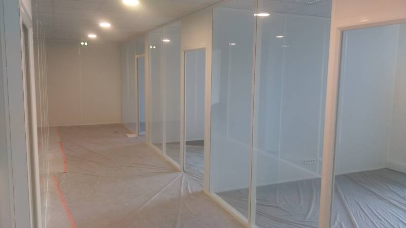 Situation de cloison de bureaux vitre toute hauteur a bordeaux