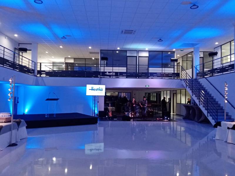 Cloison amovible semi-vitrée pour bureaux professionnels à Marseille