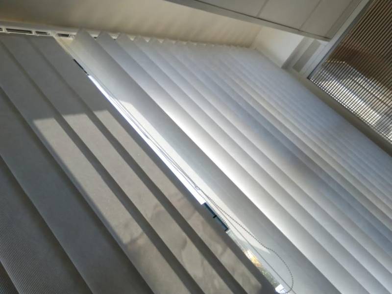 Installation de stores dans les bureaux à Marseille