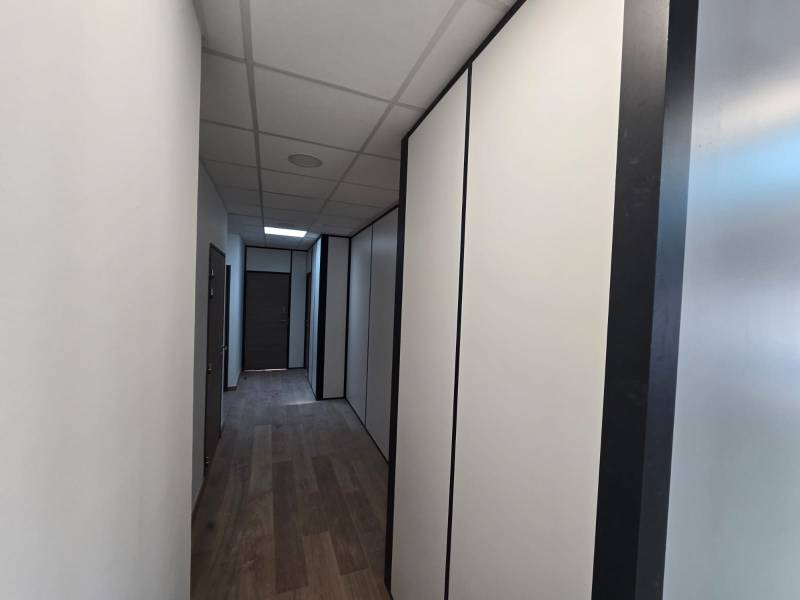 Cloison mobile et cloison amovible : quelles différences ? Votre expert cloison à Toulon vous explique