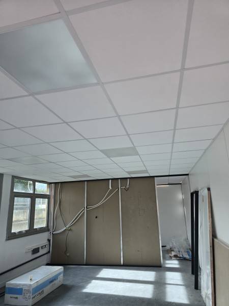 Pose de plafond dans locaux professionnels à Marignane