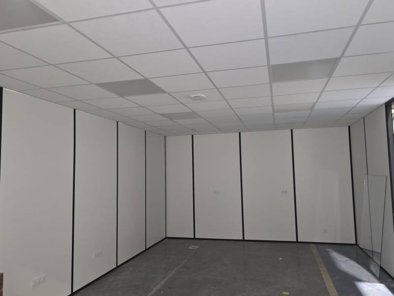 Réalisation de 10 bureaux en cloisons démontables à Marignane