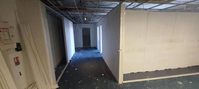 Pose des plafonds dans les locauxTRIPHASE Formations à Marseille