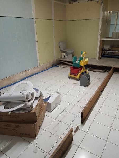 Renovation estrade salon de coiffure wella Aix