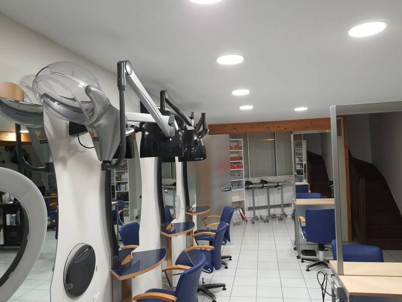 Renovation estrade salon de coiffure wella Aix